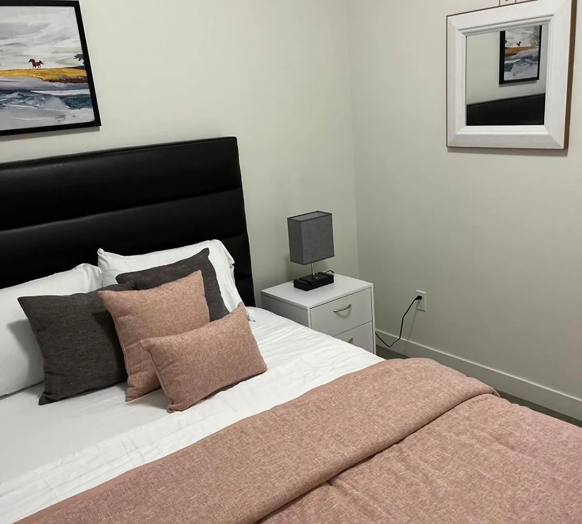 Apartment Upper Suite Haven- Near Airport Winnipeg